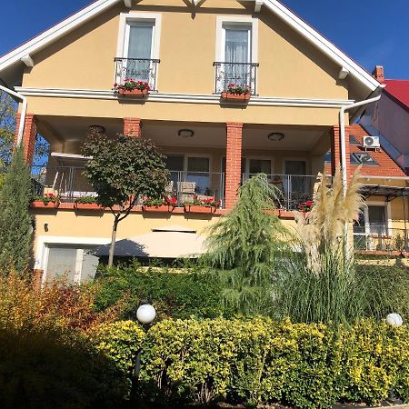 Galeria Apartmanhaz Keszthely Exterior photo