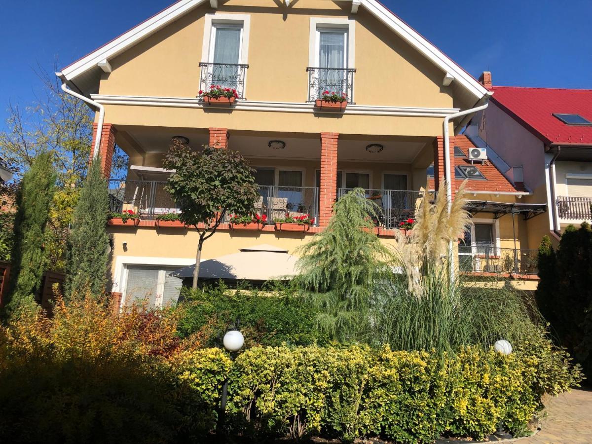 Galeria Apartmanhaz Keszthely Exterior photo